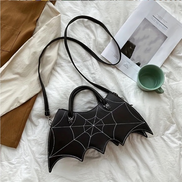 🆕 Punk Bat Shaped Handbag, Vintage Spider Web Crossbody - Whimsigoth - Picture 5 of 9